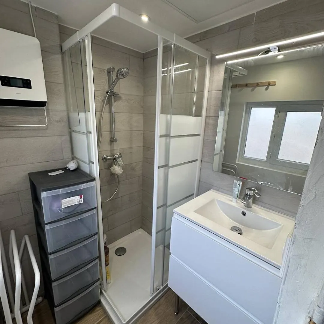 Appartement T3 - Centre Ville - Climatisation - Internet Saintes-Maries-de-la-Mer Apartment